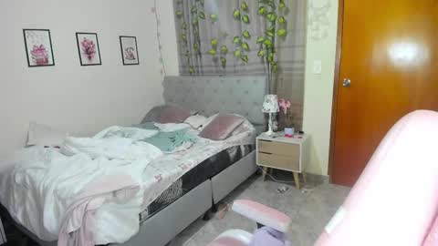 Daniela online show from 10/16/25, 08:48