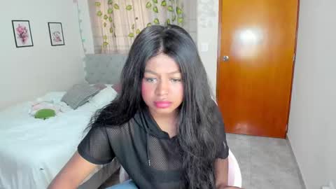 Snapshot of matilde27 chatting on 11/06/25, 08:32 Daniela online show from 11/06/25, 08:32