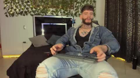 matius foxter online show from 10/25/25, 07:08