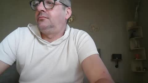 matrike1 online show from 04/18/26, 02:54