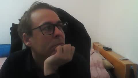 Snapshot of matrixmad chatting on 11/20/25, 05:12 matrixmad online show from 11/20/25, 05:12