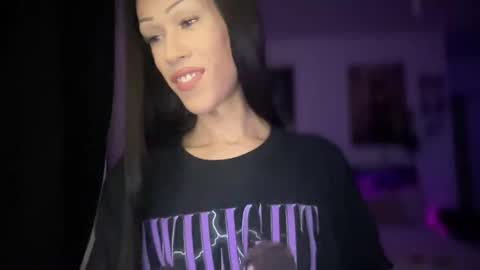 MOLLY MILLS online show from 10/21/25, 04:13