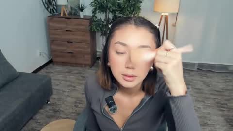 Kate online show from 11/17/25, 11:05