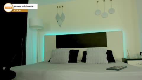 Snapshot of mattdevon chatting on 12/01/25, 12:15 Matt online show from 12/01/25, 12:15