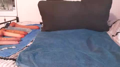 Snapshot of matten80 chatting on 12/21/25, 08:32 matten80 online show from 12/21/25, 08:32