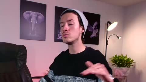 Snapshot of matteo_simpson chatting on 02/17/25, 06:37 Matteo simpson online show from 02/17/25, 06:37