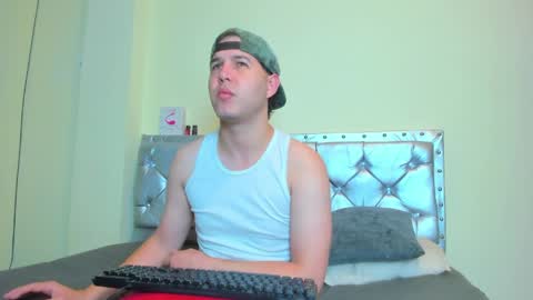 Snapshot of matthew_gill chatting on 05/01/26, 11:59 matthewlatinc online show from 05/01/26, 11:59