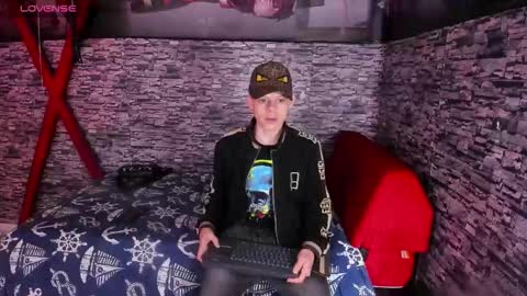 Snapshot of matthewboy_ chatting on 11/21/25, 05:06 MatthewBoy online show from 11/21/25, 05:06