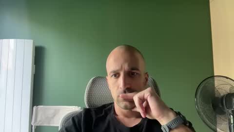 Snapshot of matthias24 chatting on 09/12/25, 12:27 M online show from 09/12/25, 12:27