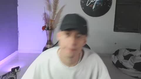 Snapshot of mattias_dantee chatting on 01/26/25, 10:24 mattias online show from 01/26/25, 10:24