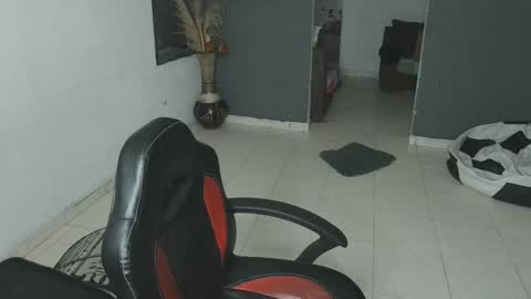 Snapshot of mattias_dantee chatting on 02/02/25, 11:00 mattias online show from 02/02/25, 11:00