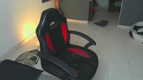 Snapshot of mattias_dantee chatting on 02/03/25, 04:52 mattias online show from 02/03/25, 04:52