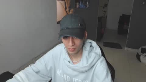 Snapshot of mattias_dantee chatting on 02/04/25, 04:29 mattias online show from 02/04/25, 04:29