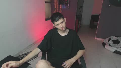 Snapshot of mattias_dantee chatting on 02/06/25, 01:32 mattias online show from 02/06/25, 01:32