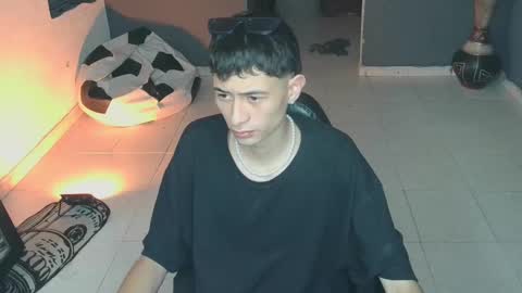 Snapshot of mattias_dantee chatting on 02/10/25, 10:19 mattias online show from 02/10/25, 10:19