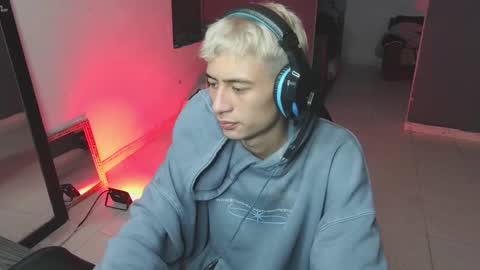 Snapshot of mattias_dantee chatting on 02/23/25, 08:06 mattias online show from 02/23/25, 08:06