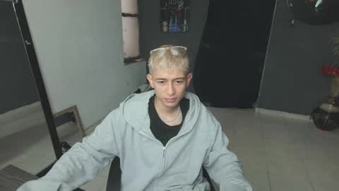 Snapshot of mattias_dantee chatting on 02/23/25, 05:29 mattias online show from 02/23/25, 05:29