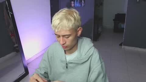 Snapshot of mattias_dantee chatting on 02/25/25, 04:03 mattias online show from 02/25/25, 04:03