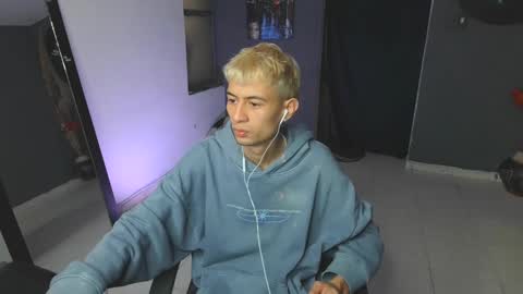 Snapshot of mattias_dantee chatting on 02/25/25, 06:42 mattias online show from 02/25/25, 06:42