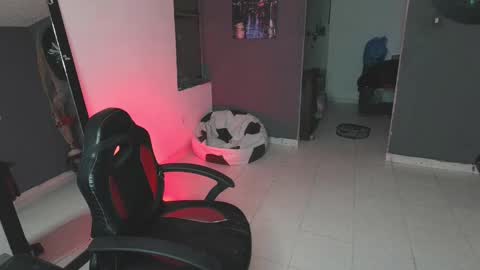 Snapshot of mattias_dantee chatting on 02/27/25, 02:42 mattias online show from 02/27/25, 02:42