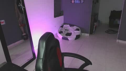 Snapshot of mattias_dantee chatting on 02/28/25, 03:15 mattias online show from 02/28/25, 03:15