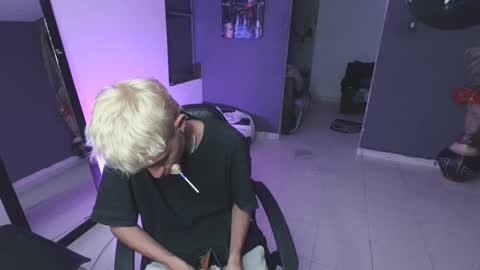 Snapshot of mattias_dantee chatting on 02/28/25, 06:21 mattias online show from 02/28/25, 06:21