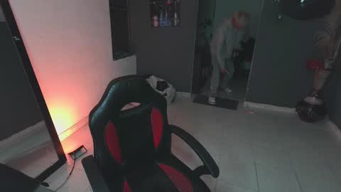 Snapshot of mattias_dantee chatting on 03/06/25, 04:30 mattias online show from 03/06/25, 04:30