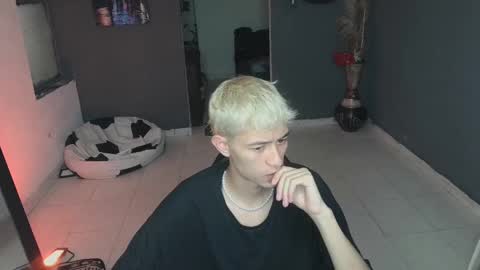 Snapshot of mattias_dantee chatting on 03/11/25, 04:51 mattias online show from 03/11/25, 04:51