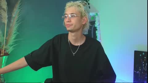 Snapshot of mattias_dantee chatting on 09/27/25, 03:00 mattias online show from 09/27/25, 03:00