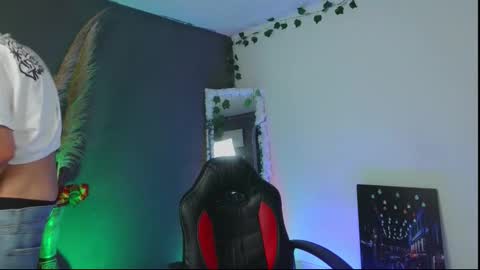 Snapshot of mattias_dantee chatting on 09/27/25, 03:17 mattias online show from 09/27/25, 03:17