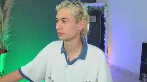 Snapshot of mattias_dantee chatting on 10/04/25, 04:16 mattias online show from 10/04/25, 04:16