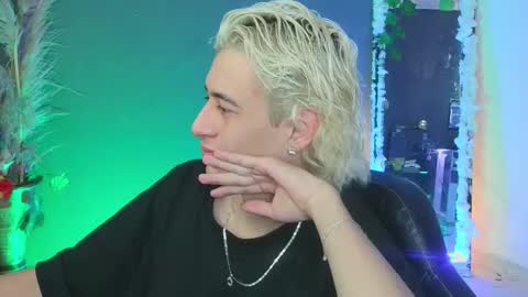 Snapshot of mattias_dantee chatting on 10/05/25, 04:22 mattias online show from 10/05/25, 04:22