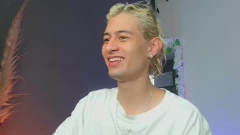 Snapshot of mattias_dantee chatting on 10/08/25, 04:32 mattias online show from 10/08/25, 04:32