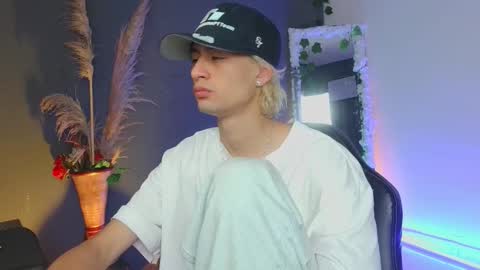 Snapshot of mattias_dantee chatting on 10/09/25, 02:37 mattias online show from 10/09/25, 02:37