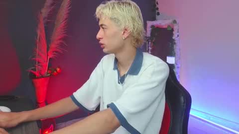 Snapshot of mattias_dantee chatting on 10/11/25, 04:55 mattias online show from 10/11/25, 04:55