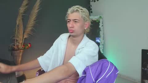 Snapshot of mattias_dantee chatting on 10/13/25, 05:07 mattias online show from 10/13/25, 05:07