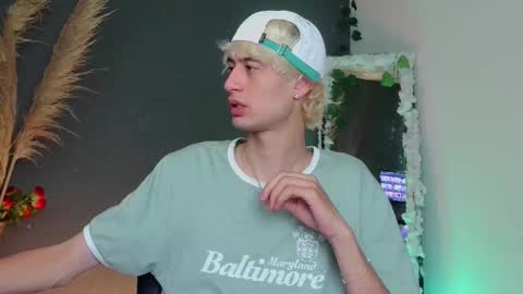 Snapshot of mattias_dantee chatting on 10/14/25, 01:50 mattias online show from 10/14/25, 01:50