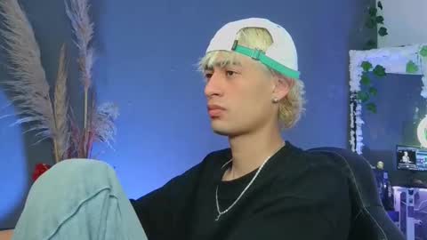 Snapshot of mattias_dantee chatting on 10/16/25, 11:17 mattias online show from 10/16/25, 11:17