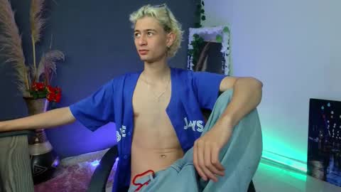 Snapshot of mattias_dantee chatting on 10/18/25, 12:17 mattias online show from 10/18/25, 12:17