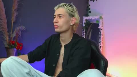 Snapshot of mattias_dantee chatting on 10/19/25, 02:23 mattias online show from 10/19/25, 02:23