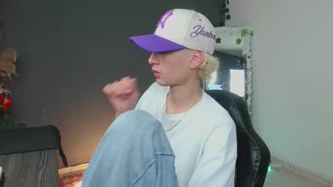 Snapshot of mattias_dantee chatting on 10/22/25, 11:37 mattias online show from 10/22/25, 11:37