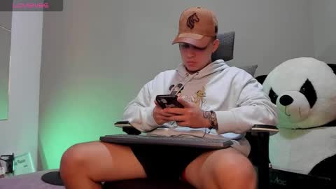 Snapshot of mattiwsmorris_ chatting on 10/23/25, 03:39 mattiwsmorris_ online show from 10/23/25, 03:39