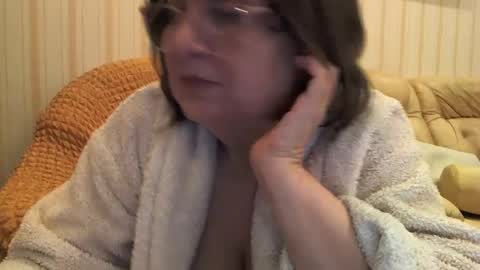 Snapshot of mature_cat chatting on 01/07/25, 01:17 Cat online show from 01/07/25, 01:17