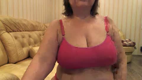 Snapshot of mature_cat chatting on 01/25/25, 02:15 Cat online show from 01/25/25, 02:15