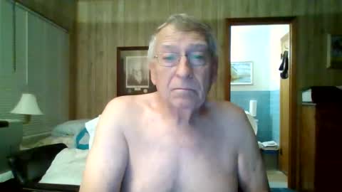 Snapshot of maturecouple1954 chatting on 10/17/25, 10:18 SXECPL55 at G mail Dot Com online show from 10/17/25, 10:18