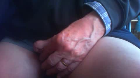 Snapshot of maturedaddi chatting on 02/25/25, 04:21 Maturedaddi online show from 02/25/25, 04:21