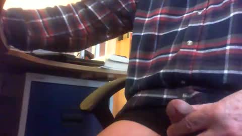 Snapshot of maturedaddi chatting on 12/15/25, 10:52 Maturedaddi online show from 12/15/25, 10:52