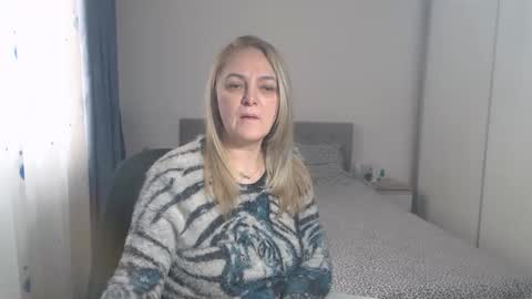 Snapshot of maturediana chatting on 02/28/25, 10:20 maturediana online show from 02/28/25, 10:20