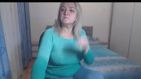 Snapshot of maturediana chatting on 10/06/25, 01:03 maturediana online show from 10/06/25, 01:03