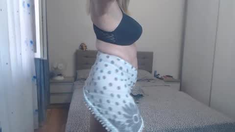 Snapshot of maturediana chatting on 07/18/26, 03:11 maturediana online show from 07/18/26, 03:11